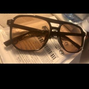 🔥Brand new unisex Sunglasses 🕶️ these are hot!